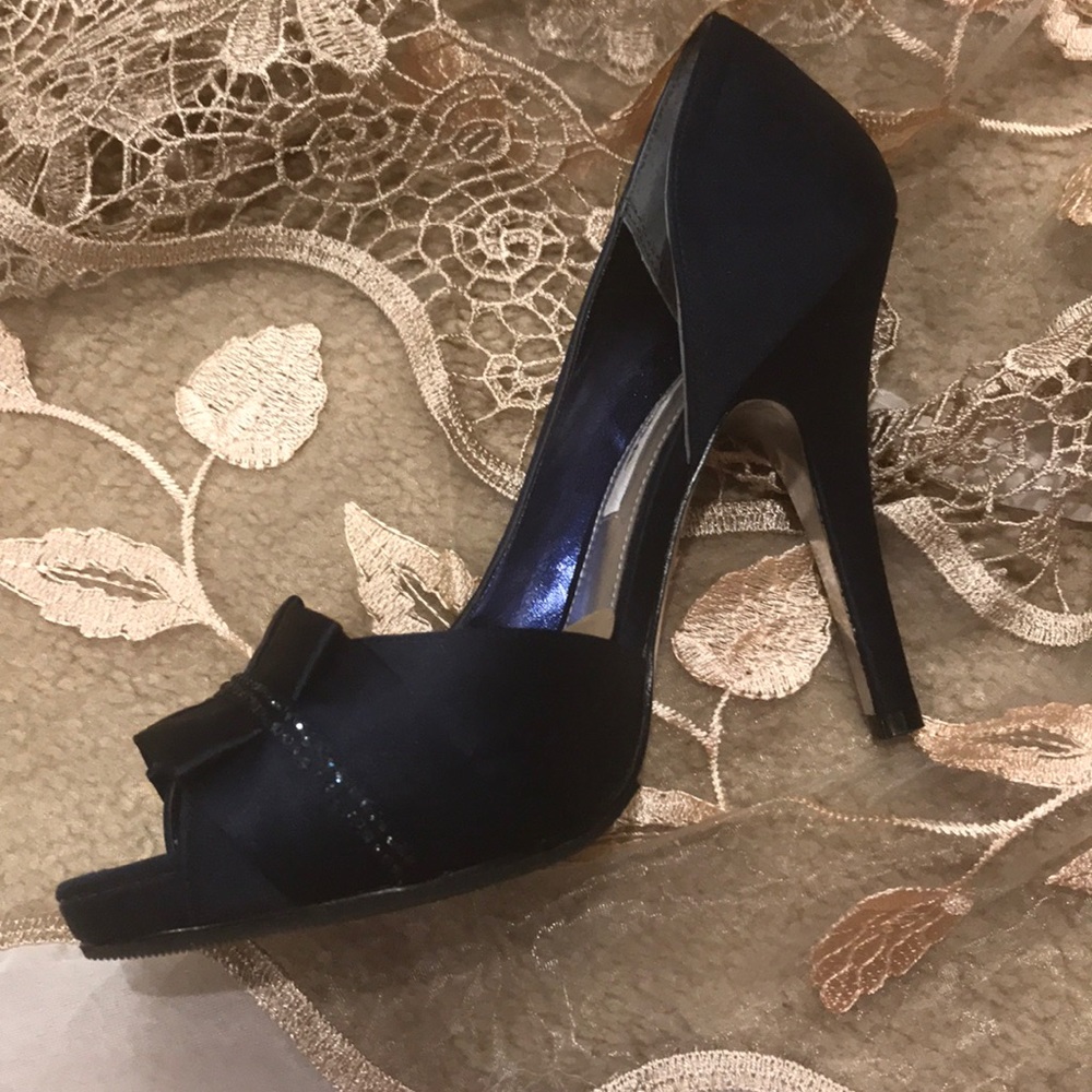 Shoes - Picture 4 of 4